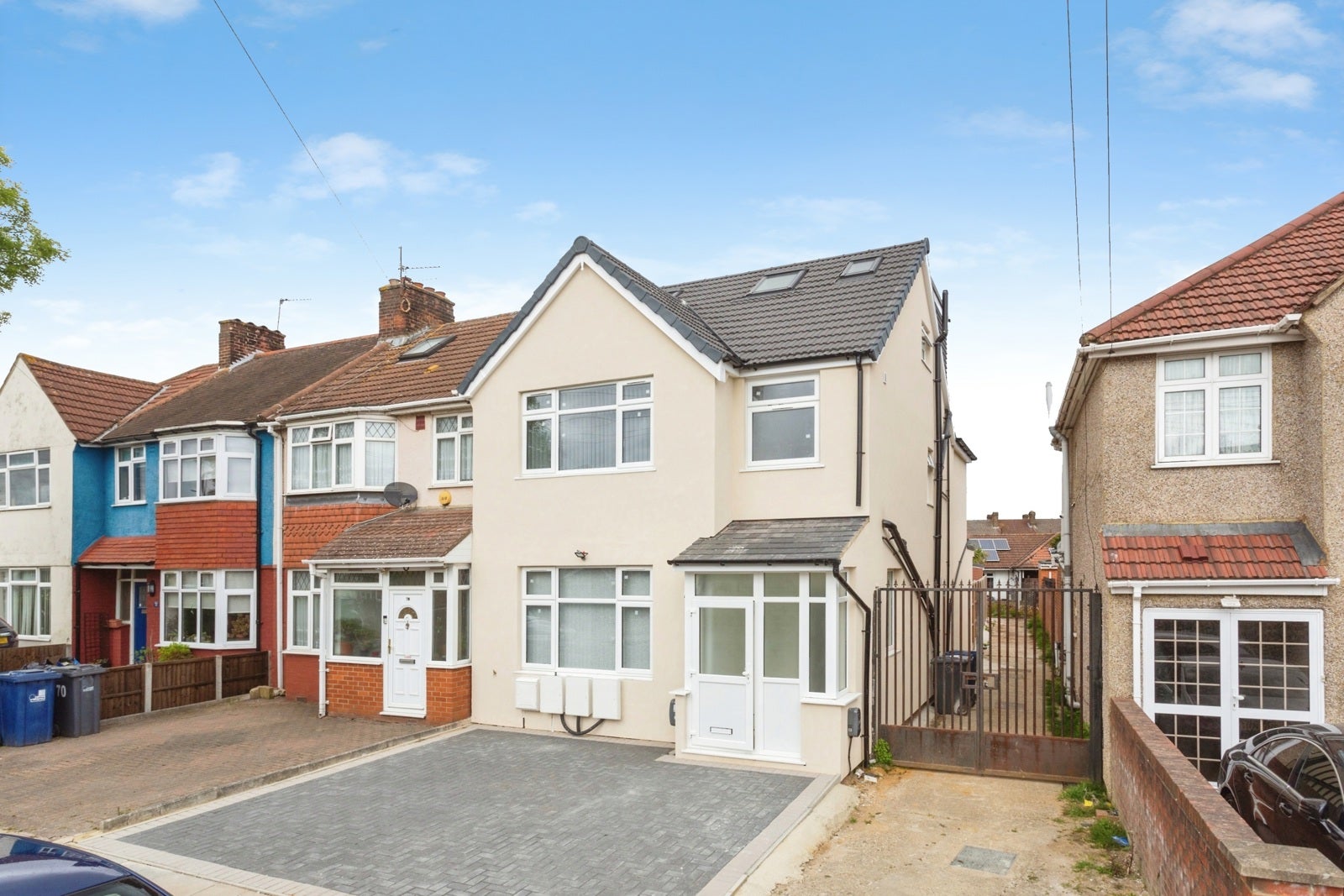 Flat Masefield Avenue in Greater London