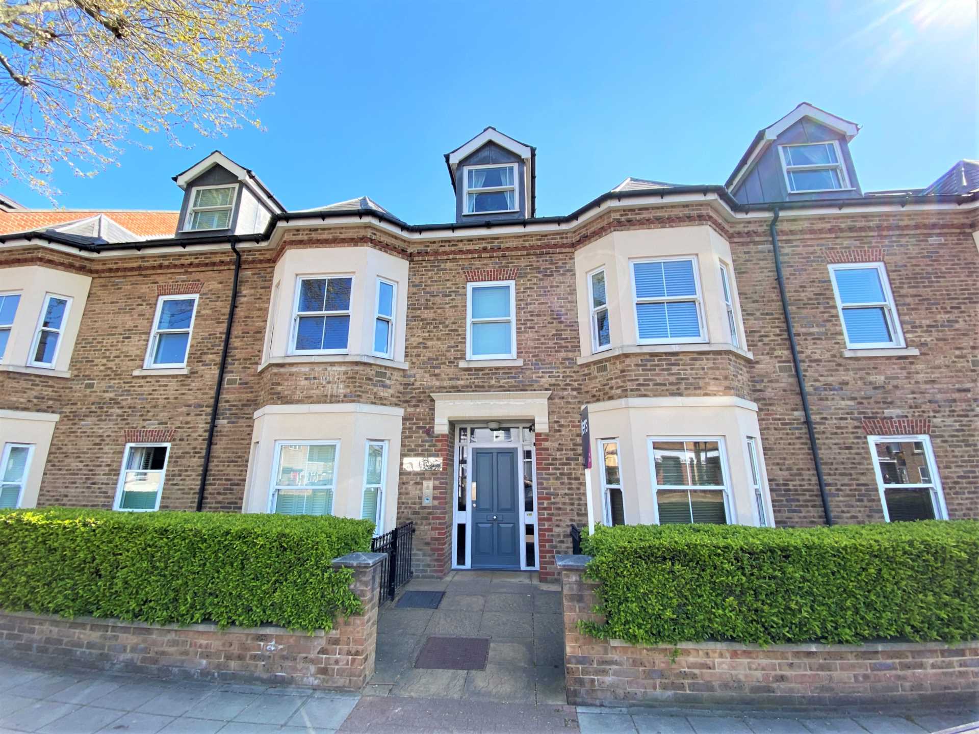 Flat Acton Lane in Greater London
