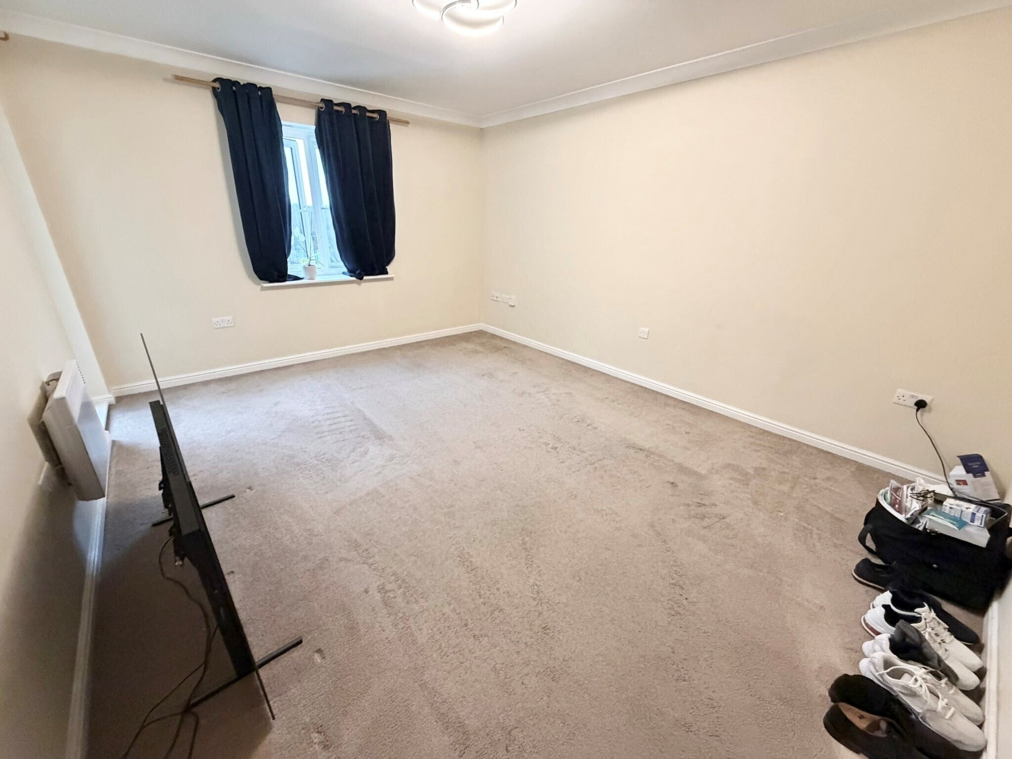 Flat Hawkes Road in Witham