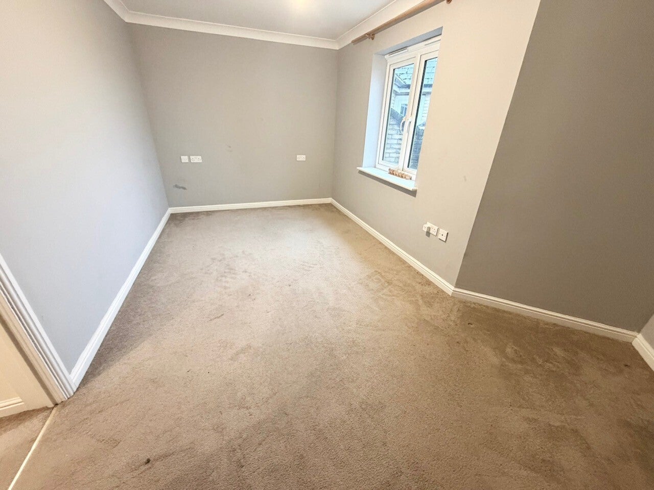 Flat Hawkes Road in Witham