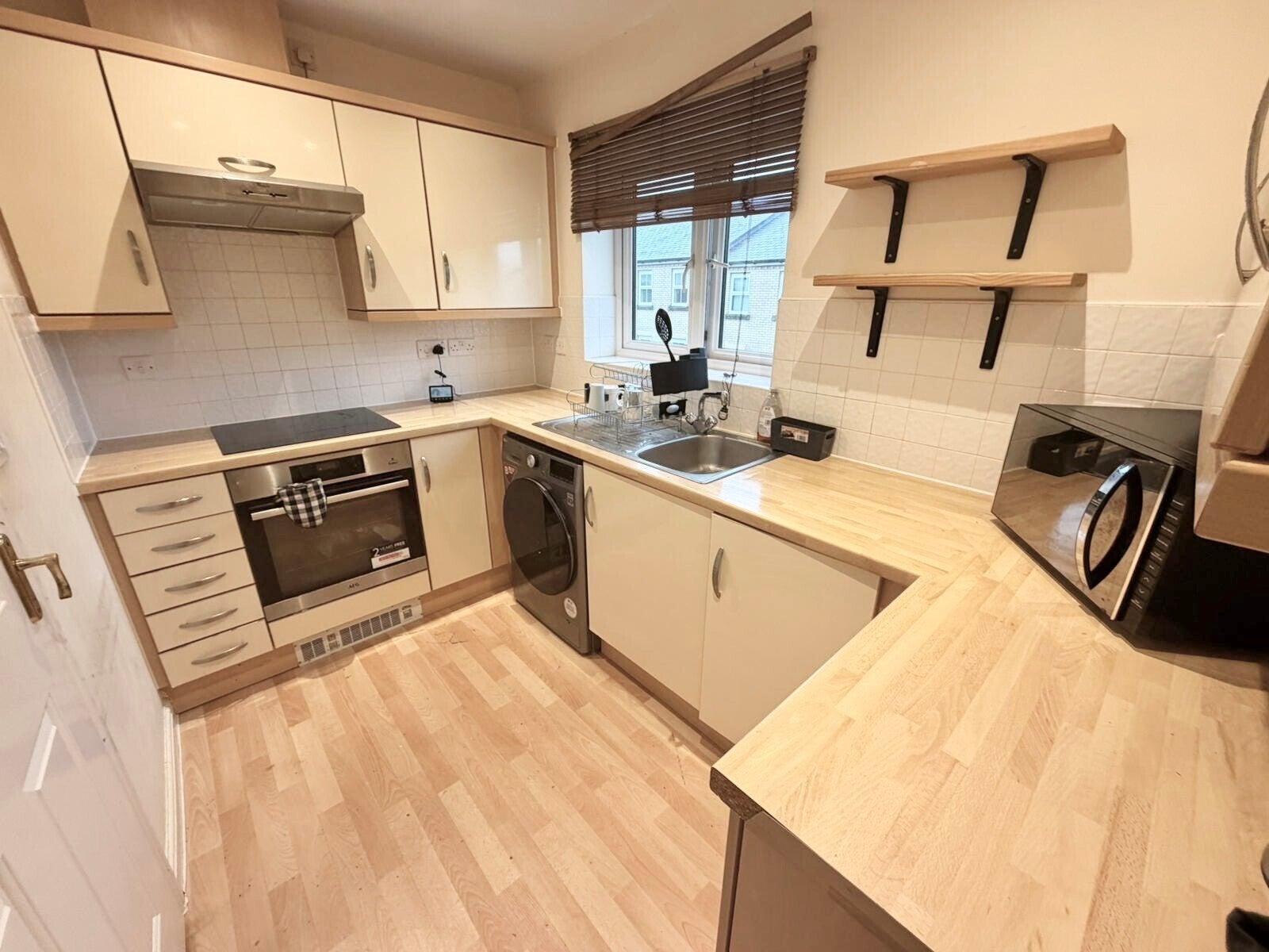 Flat Hawkes Road in Witham