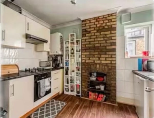 Room Harvist Road in Greater London