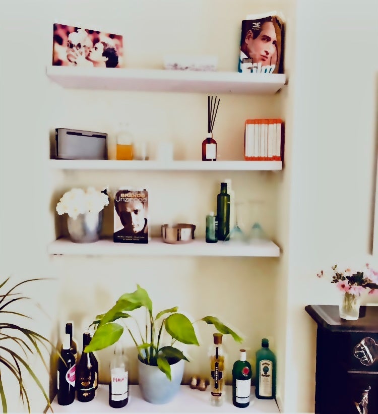 Room Harvist Road in Greater London