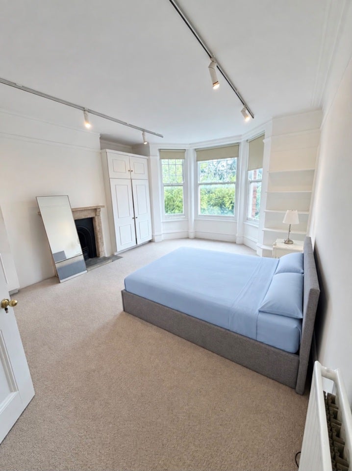 House Fauconberg Road in Greater London