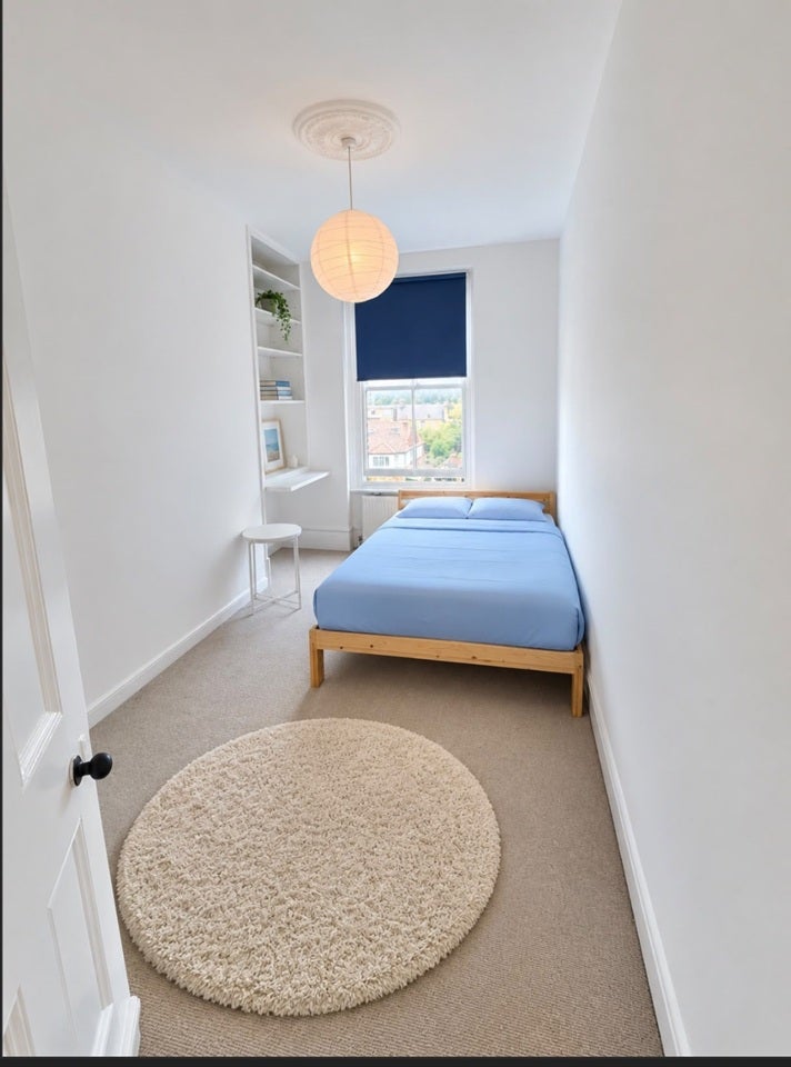 House Fauconberg Road in Greater London