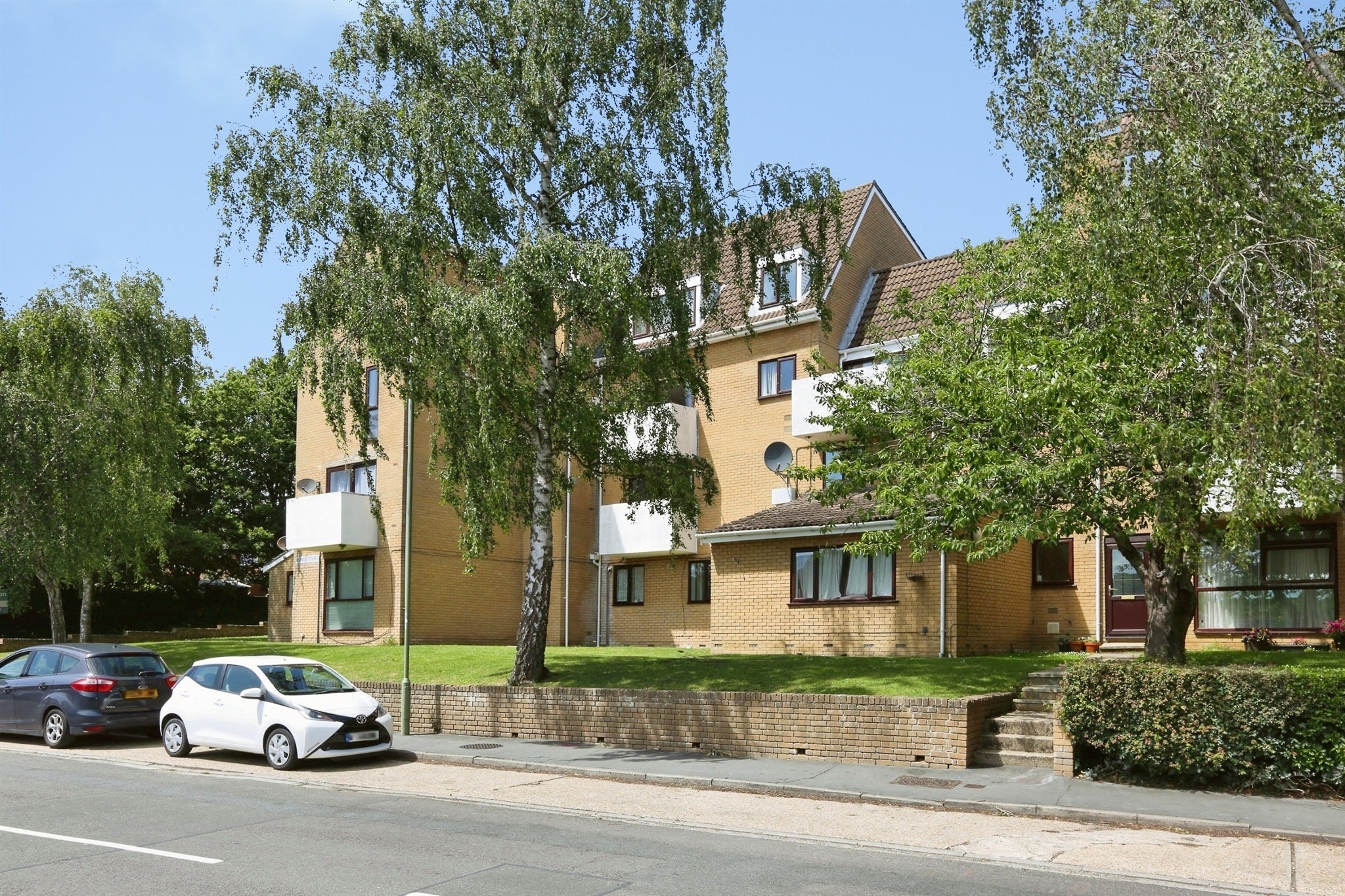 Flat Greyshott Avenue in Fareham