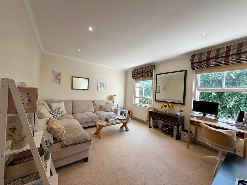 Room Maxwell Road in Greater London
