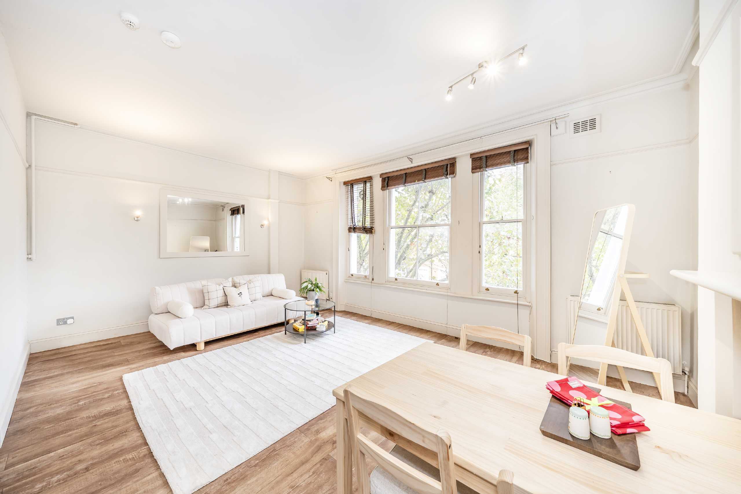 Flat Ladbroke Grove in Greater London