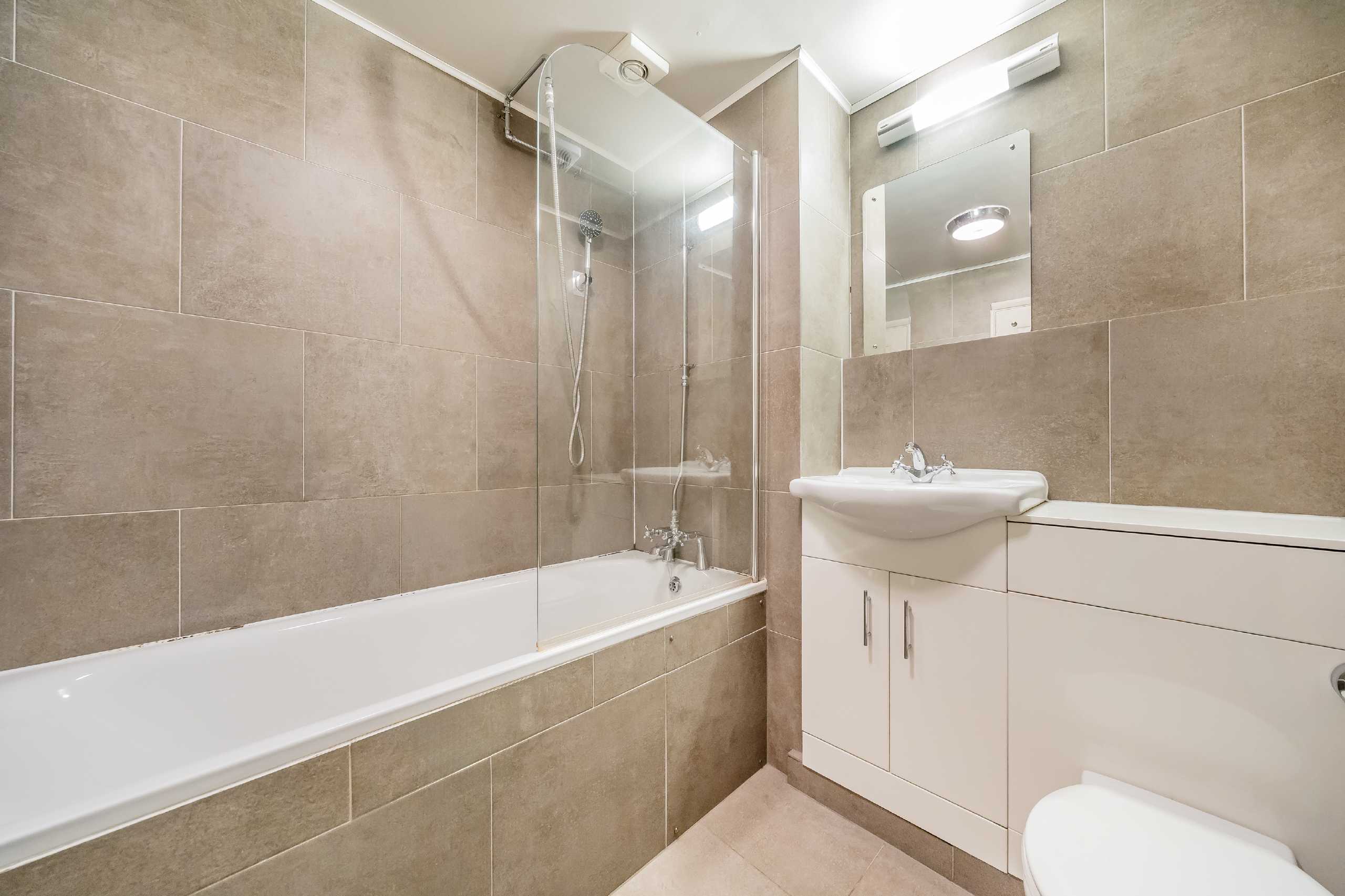 Flat Ladbroke Grove in Greater London
