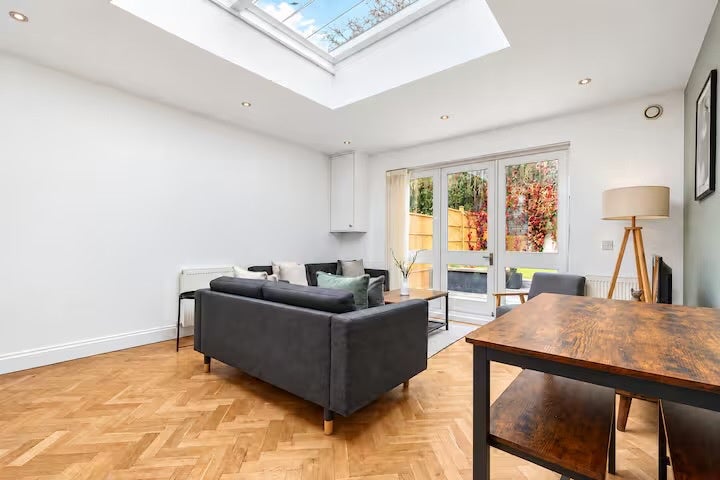 Flat Ellerslie Road in Greater London
