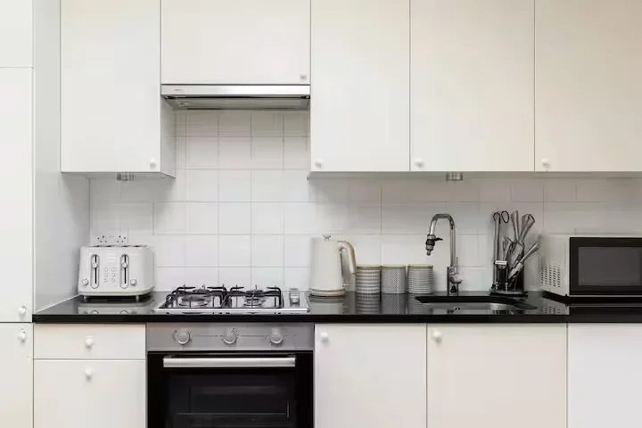 Flat Ellerslie Road in Greater London