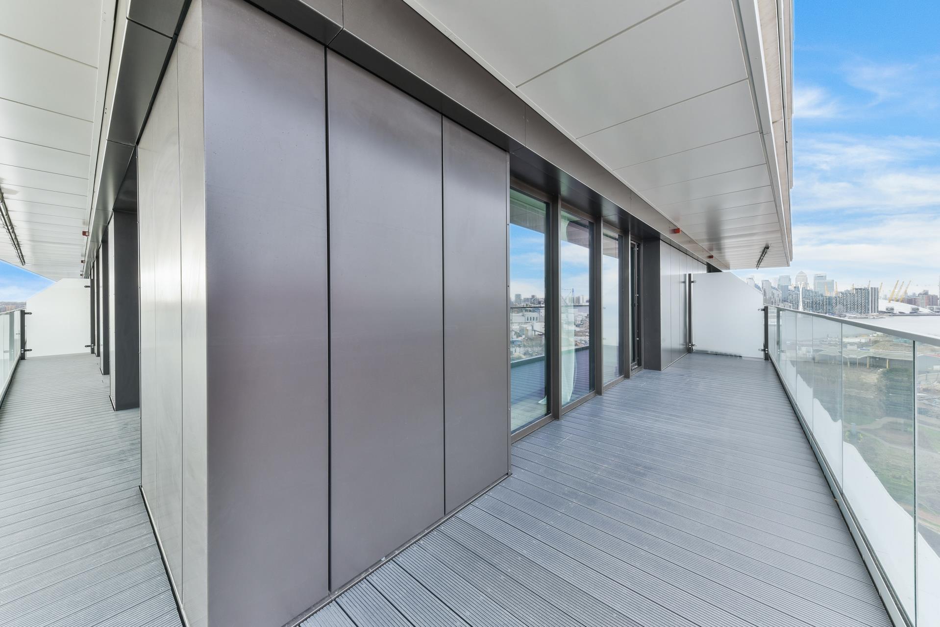 Flat Riverside Walk in Greater London