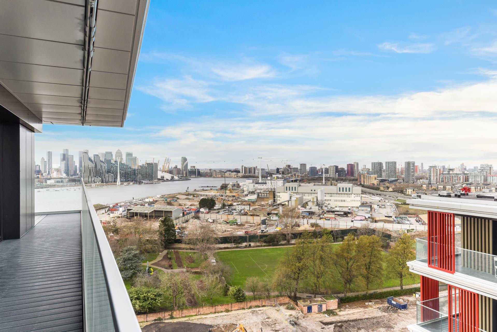 Flat Riverside Walk in Greater London