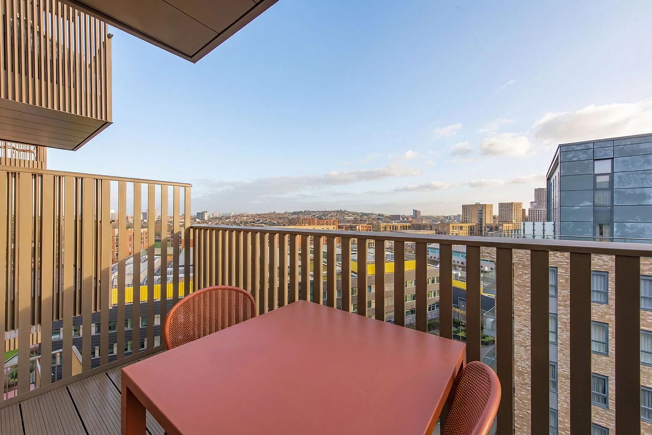 Flat Commander Avenue in Greater London