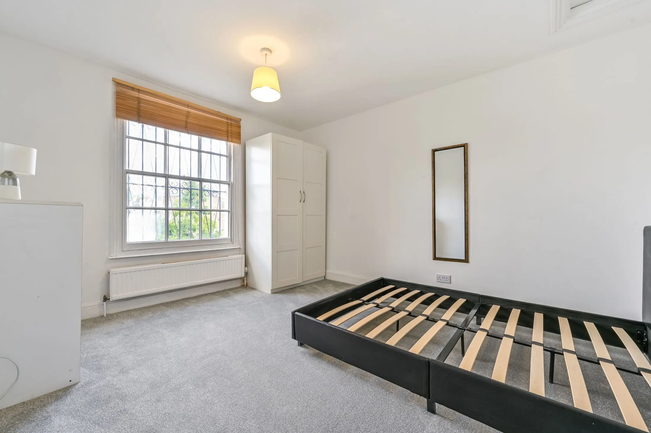 Flat Queen Margaret's Grove in Greater London