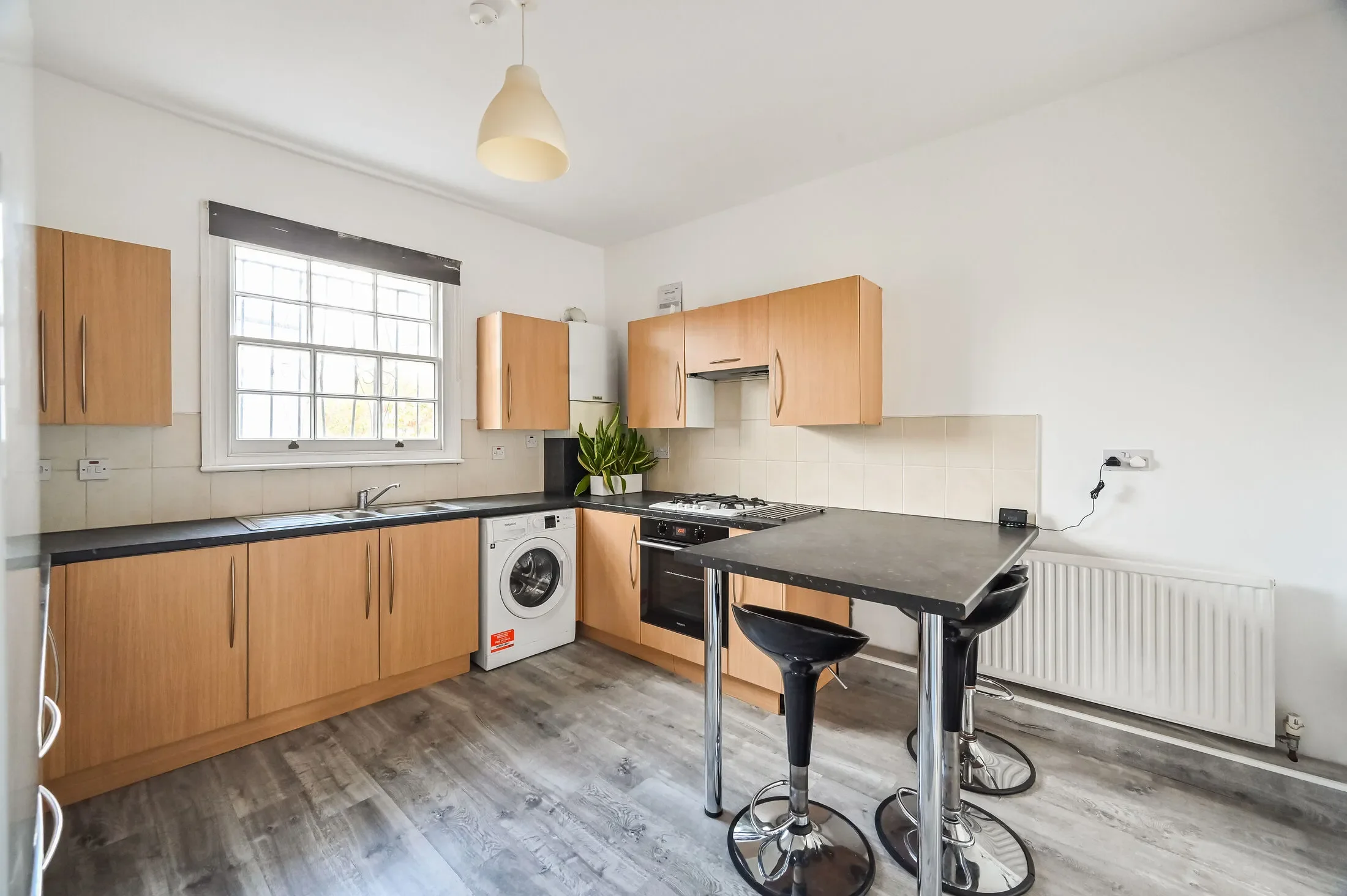 Flat Queen Margaret's Grove in Greater London