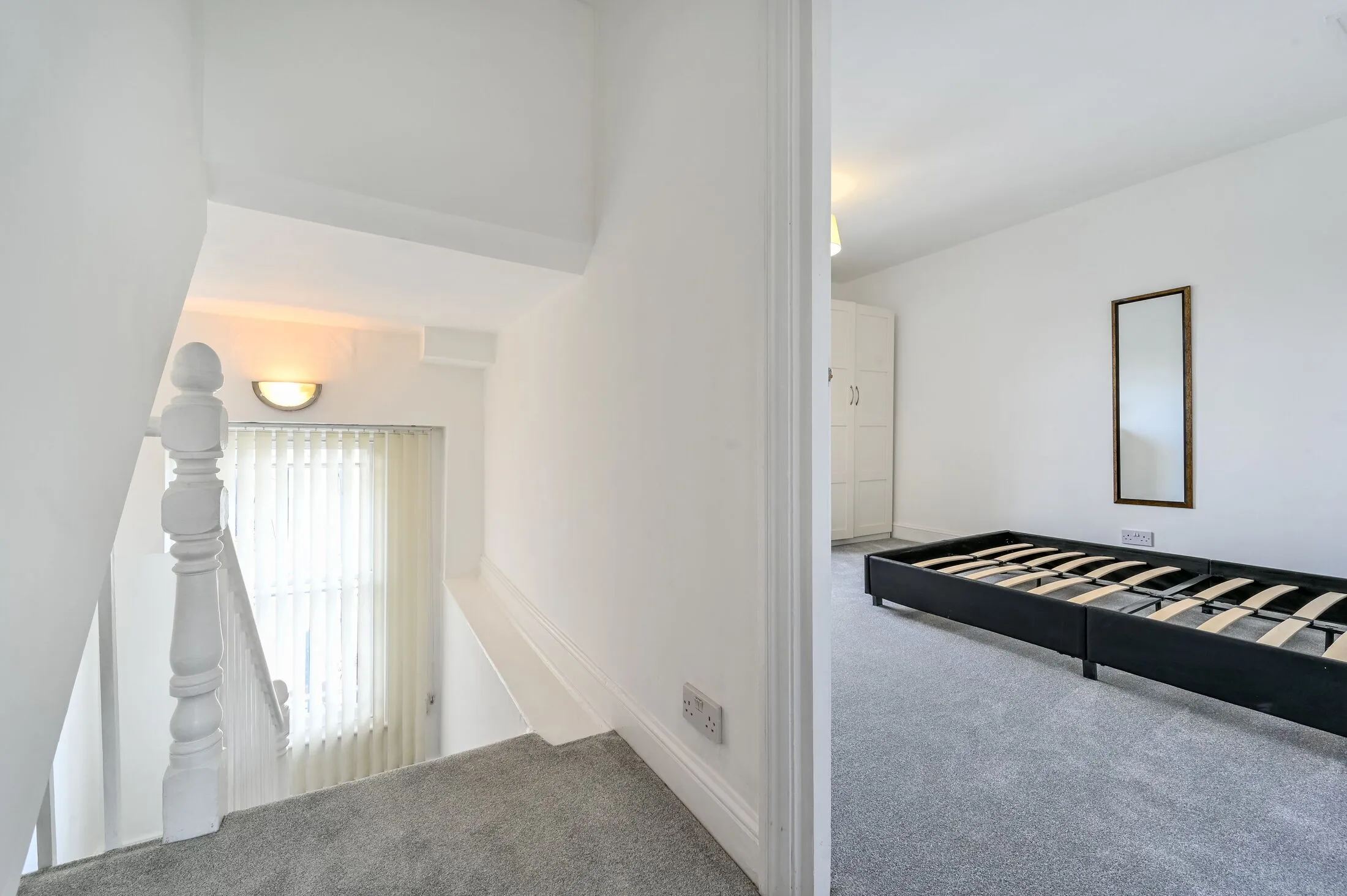 Flat Queen Margaret's Grove in Greater London