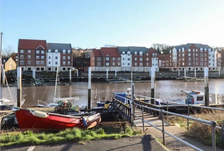 Flat Whitehall Landing in Whitby