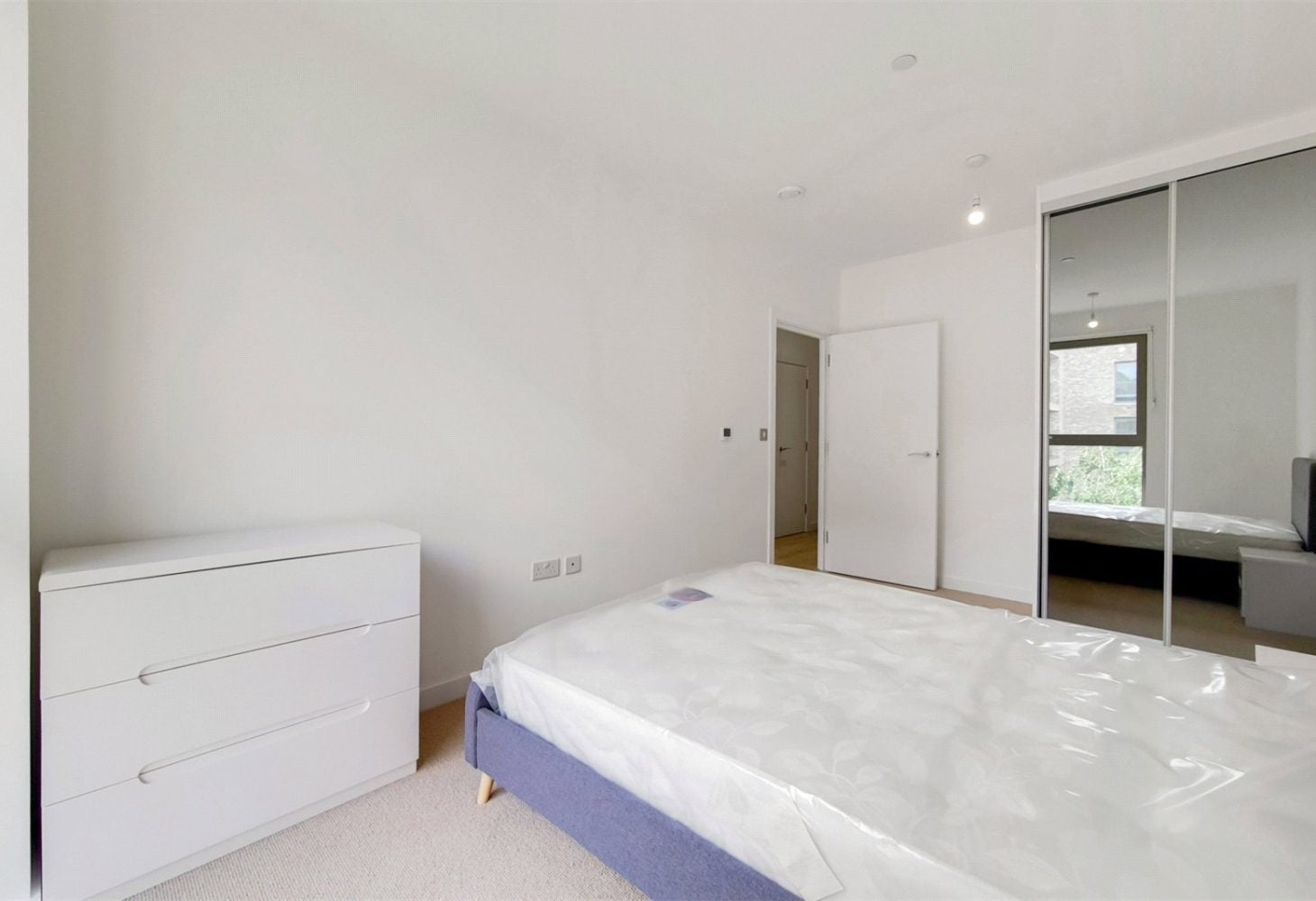 Flat Atlantis Avenue in Greater London