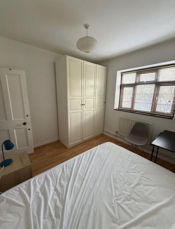 Flat Poynders Gardens in Greater London