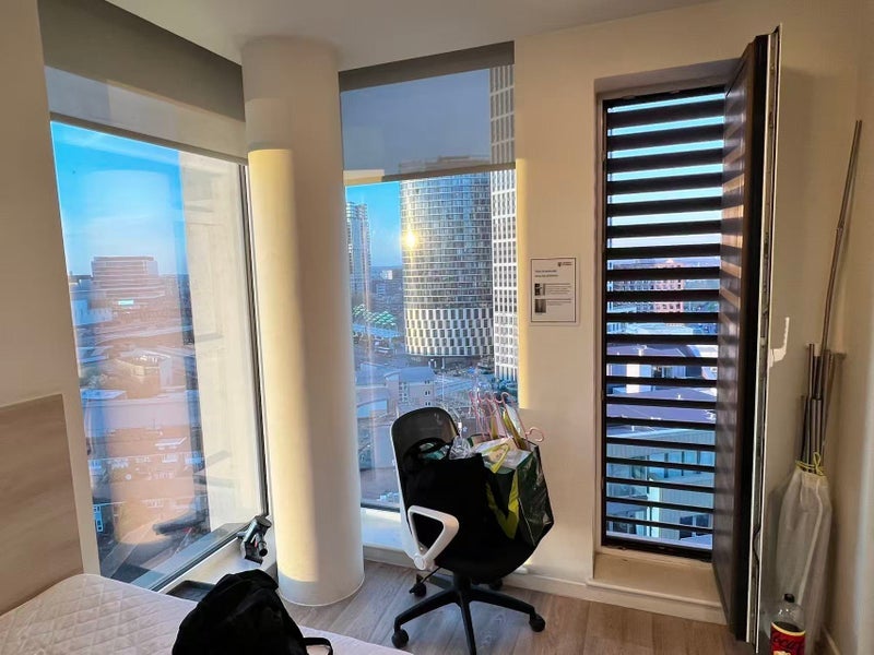 Room East Road in Greater London