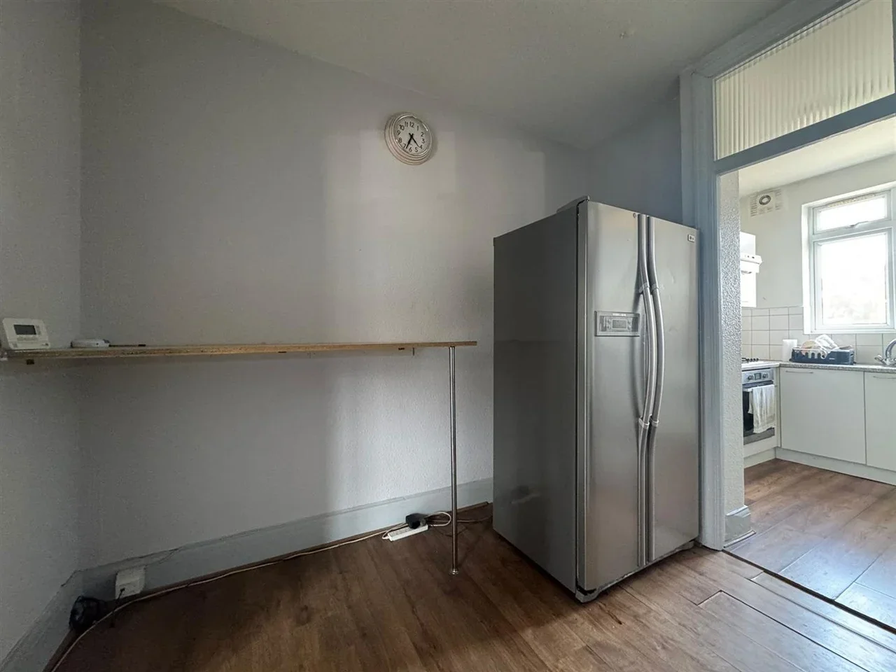 Flat Victoria Road in Greater London