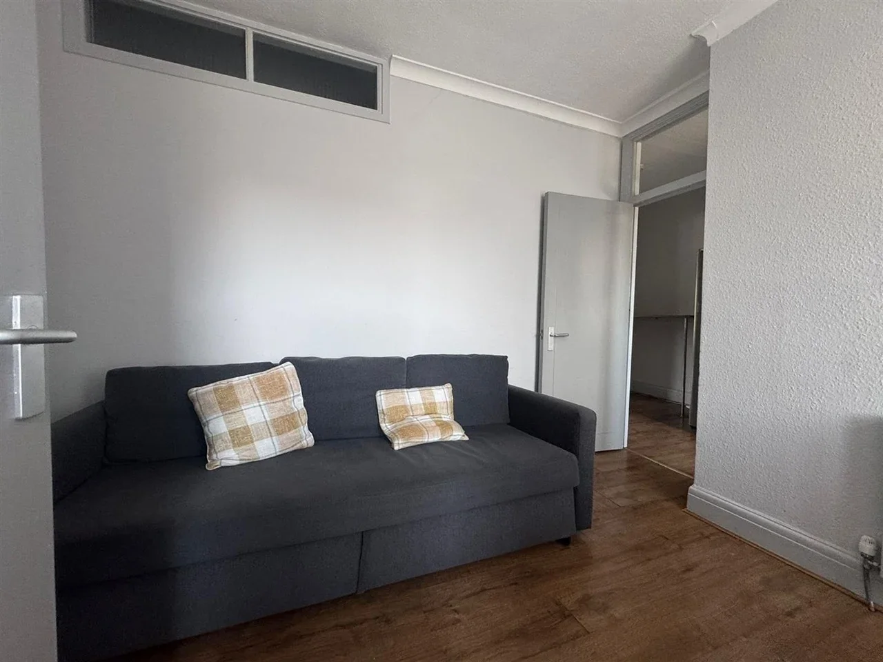 Flat Victoria Road in Greater London