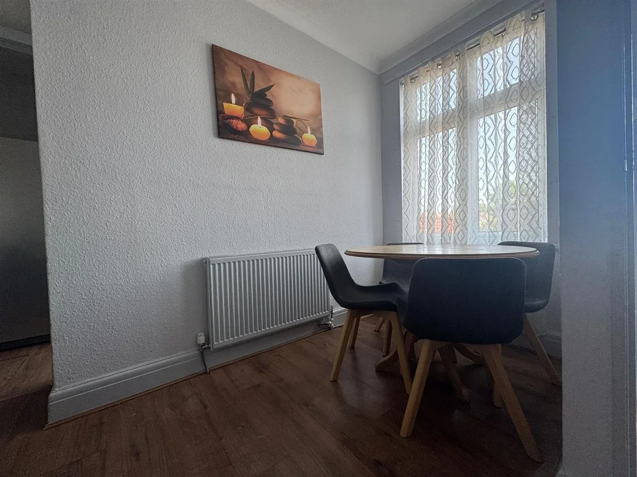 Flat Victoria Road in Greater London