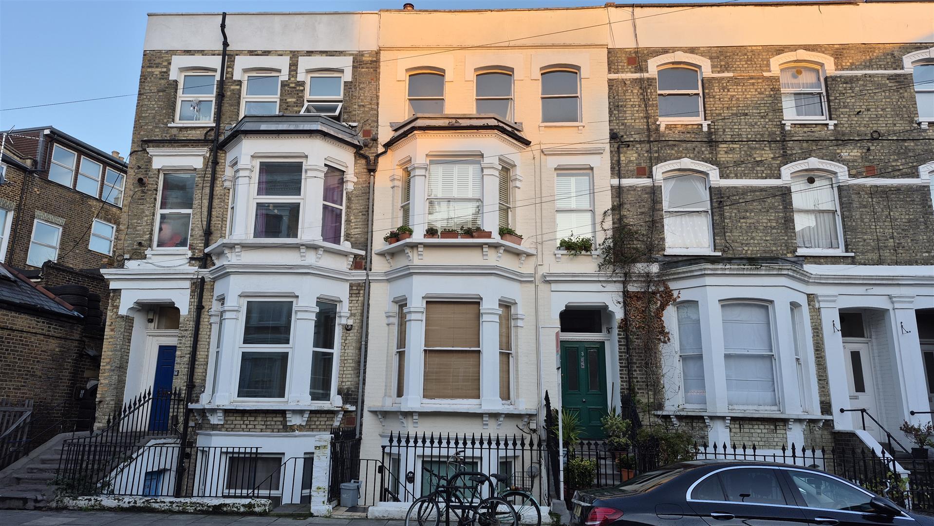 Flat Hetley Road in Greater London
