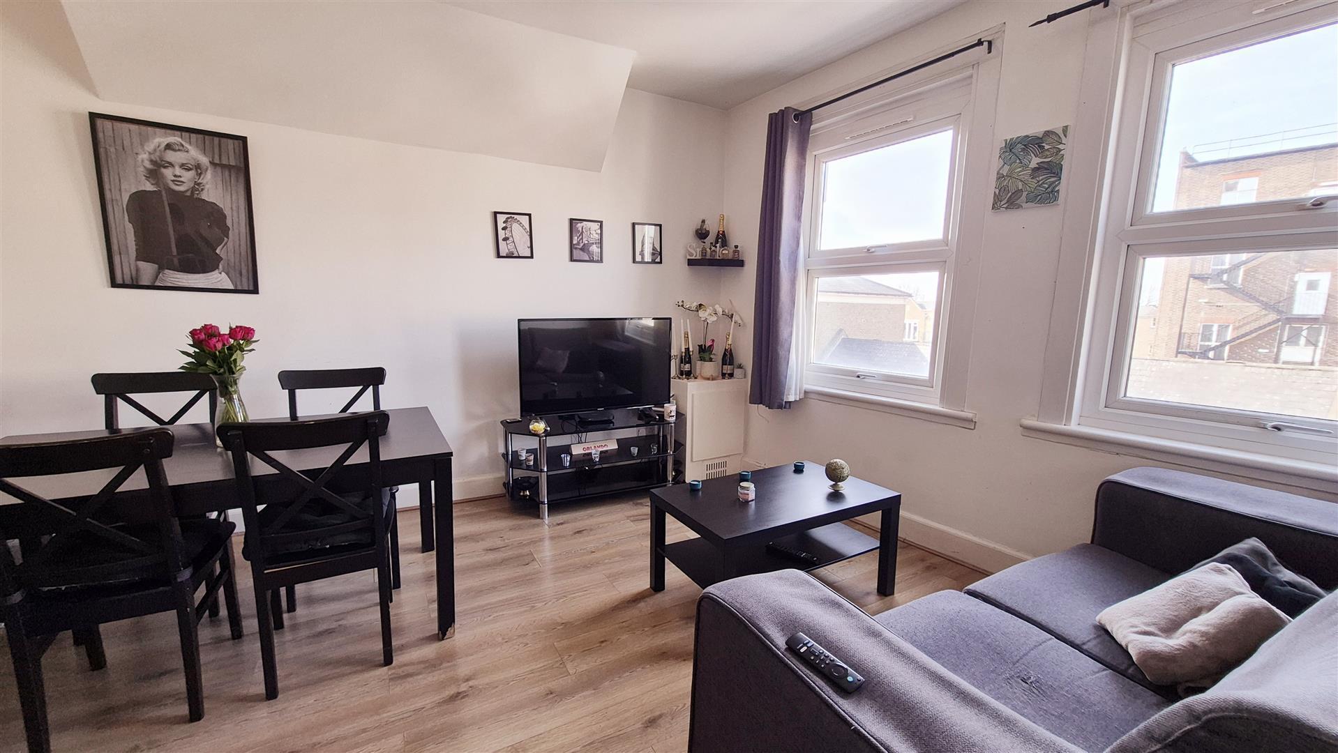 Flat Hetley Road in Greater London
