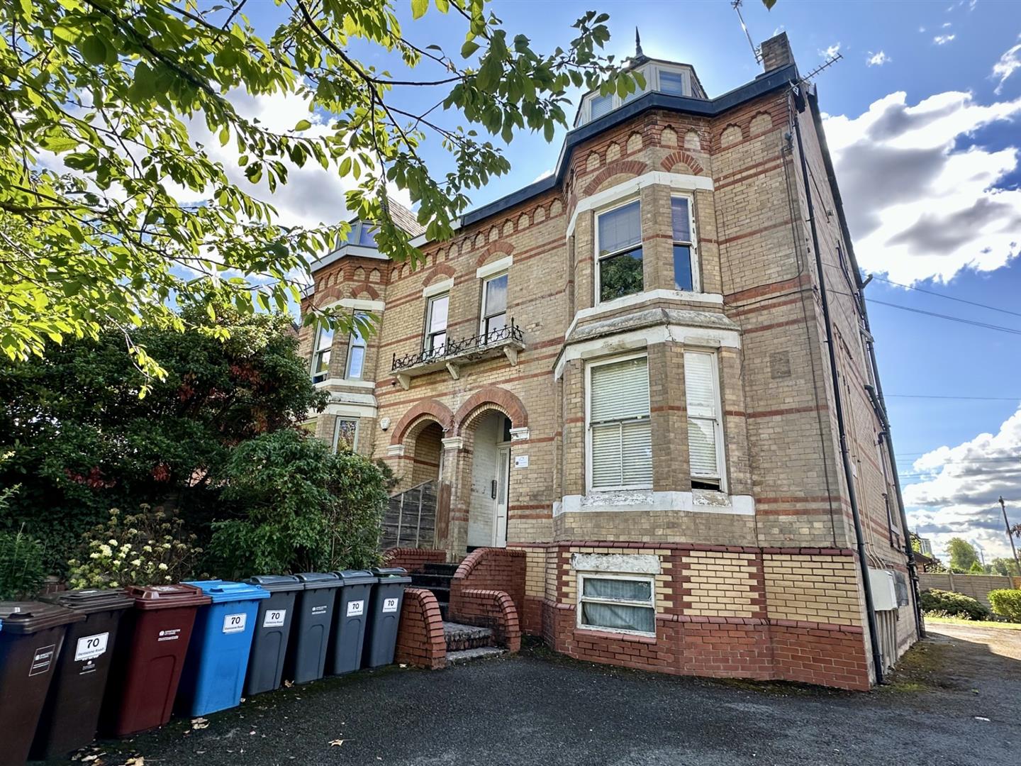 Flat Demesne Road in Manchester