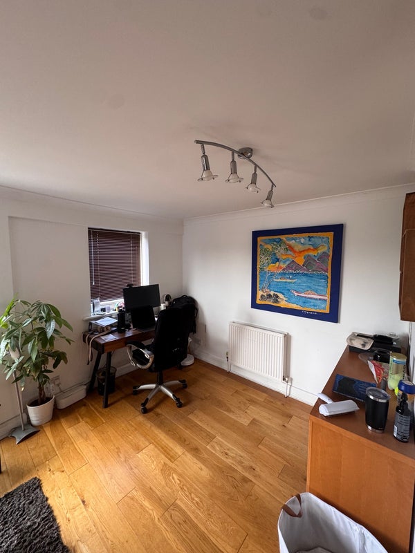 Room Poplar High Street in Greater London
