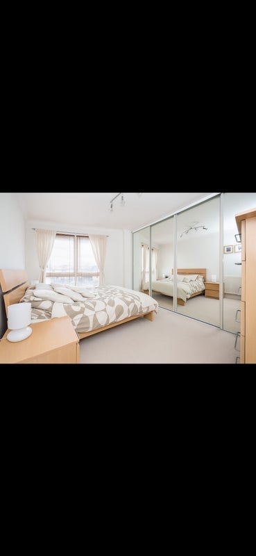 Room Poplar High Street in Greater London
