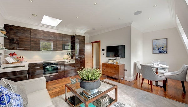 Flat Kensington Gardens Square in London