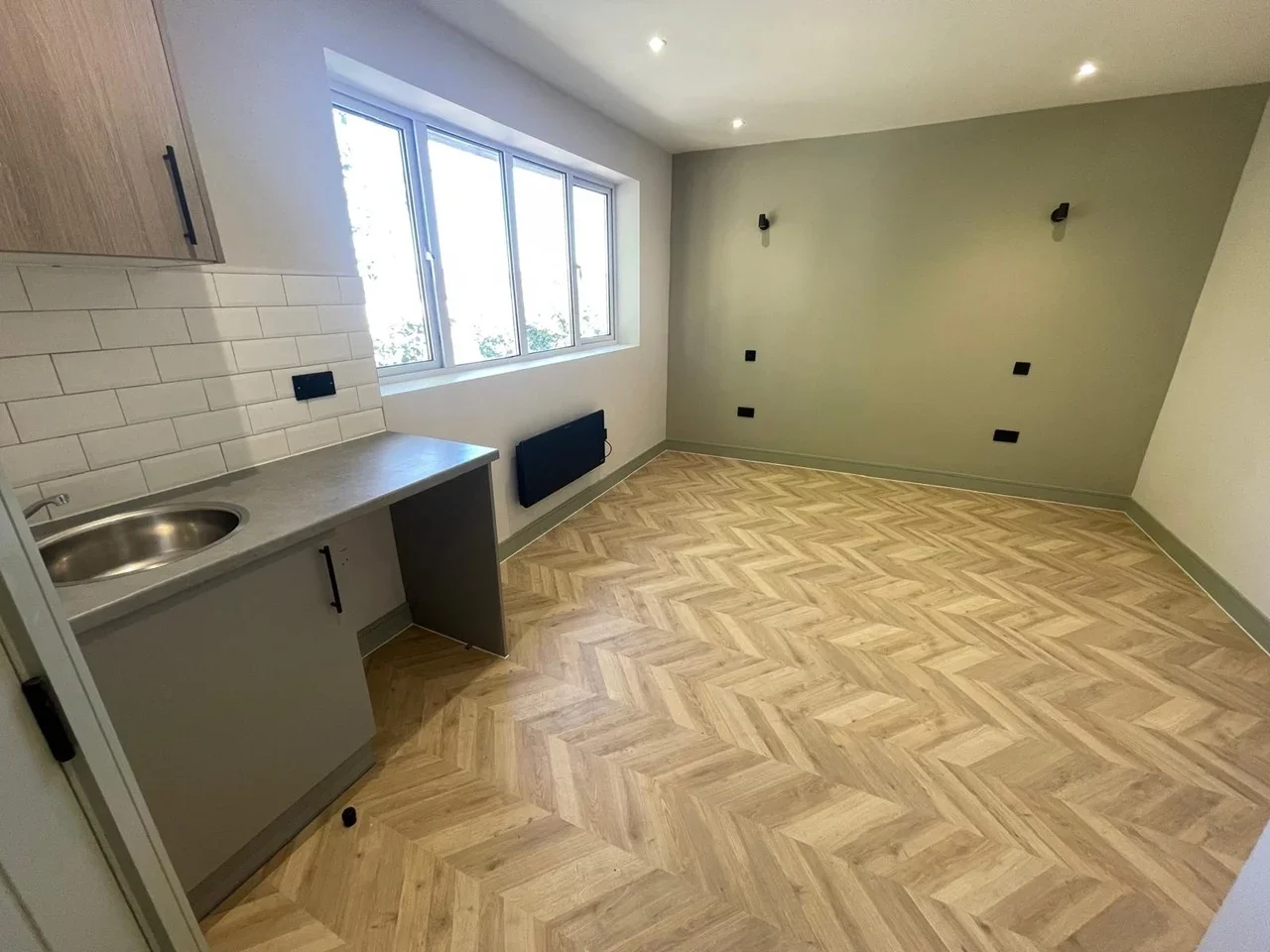 Flat Pendennis Road in Greater London