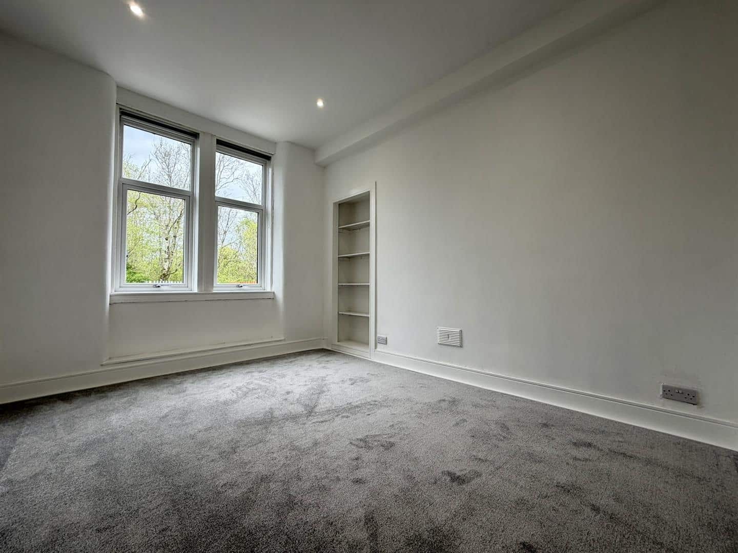 Flat Old Duntiblae Road in Lenzie