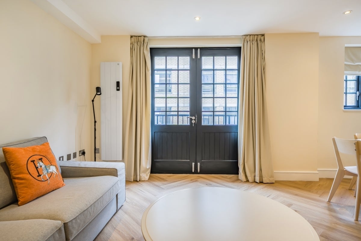 Flat Cayenne Court in Greater London