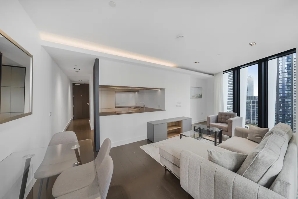 Flat Bradfield Road in Greater London