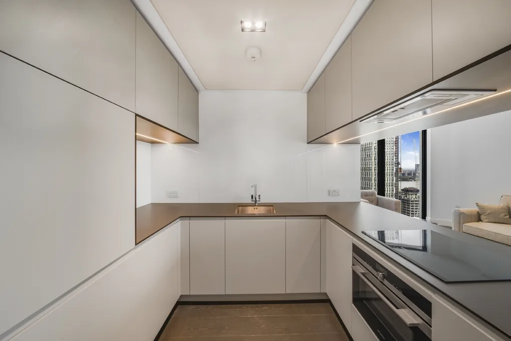 Flat Bradfield Road in Greater London