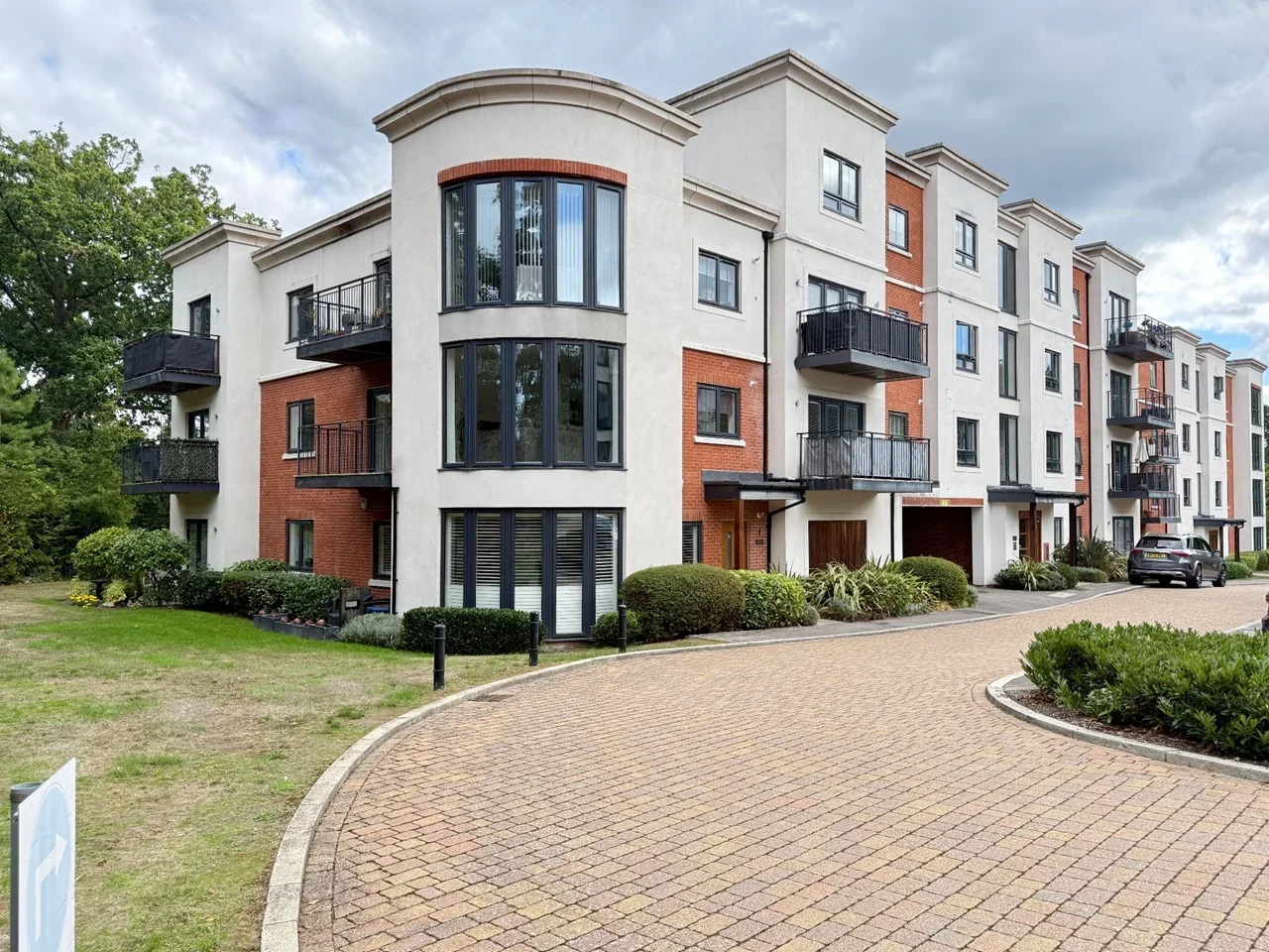Flat London Road in Bracknell