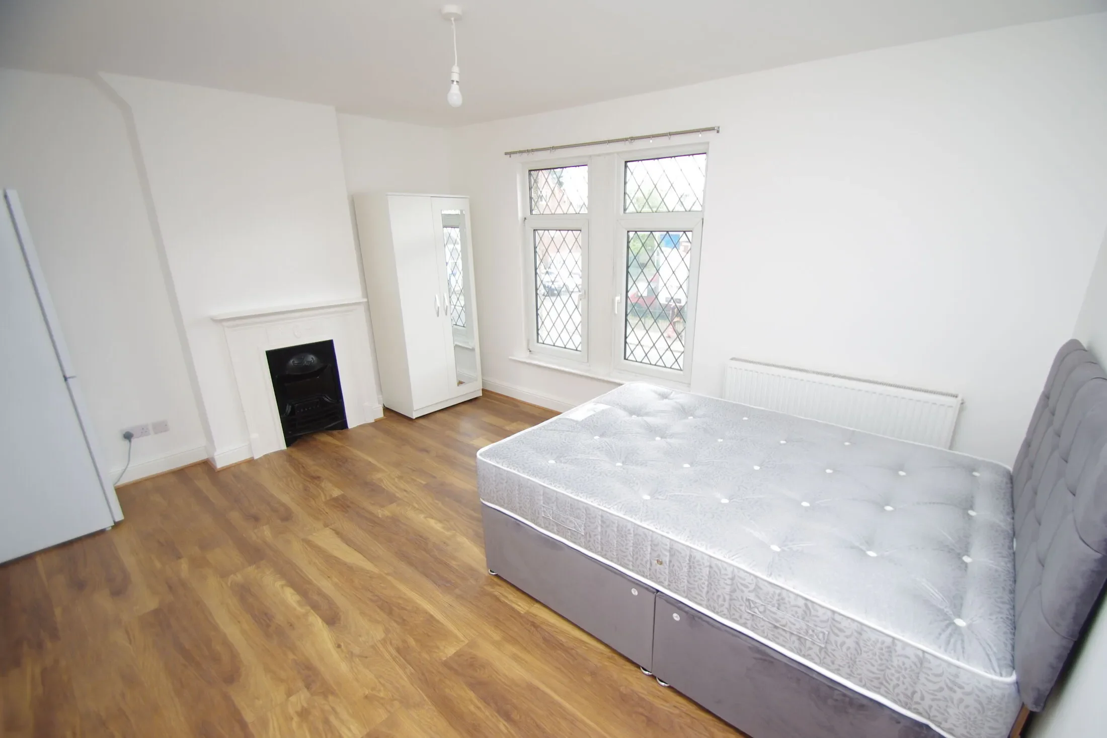 Room Whippendell Road in Watford