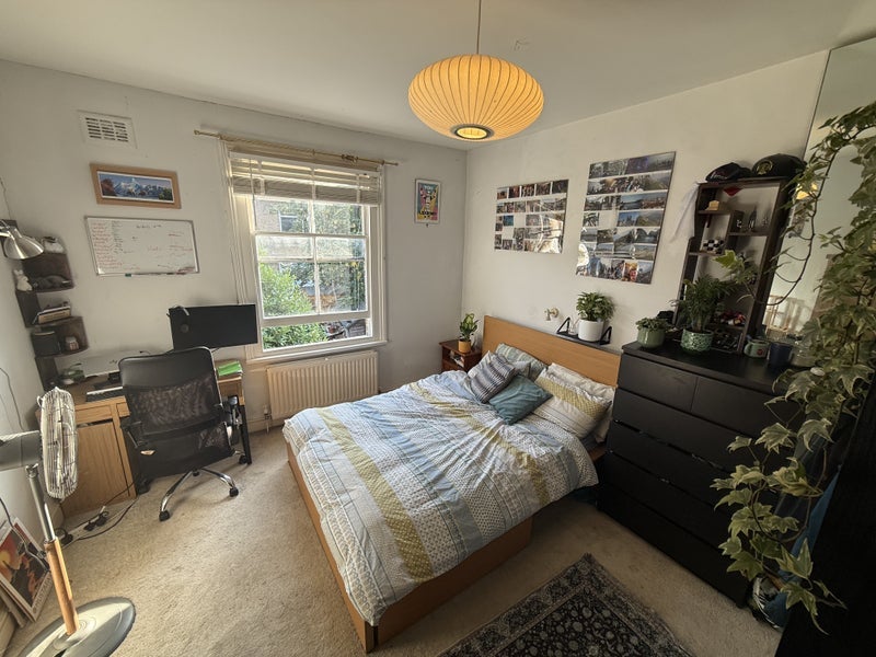 Room Dorset Road in Greater London