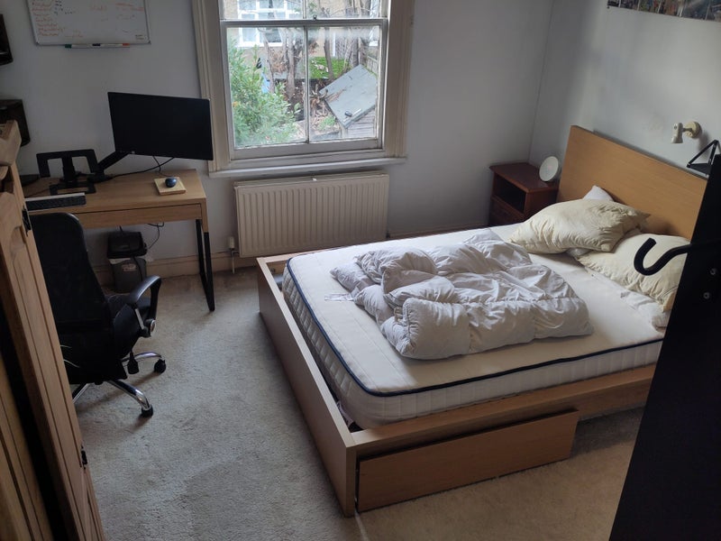 Room Dorset Road in Greater London