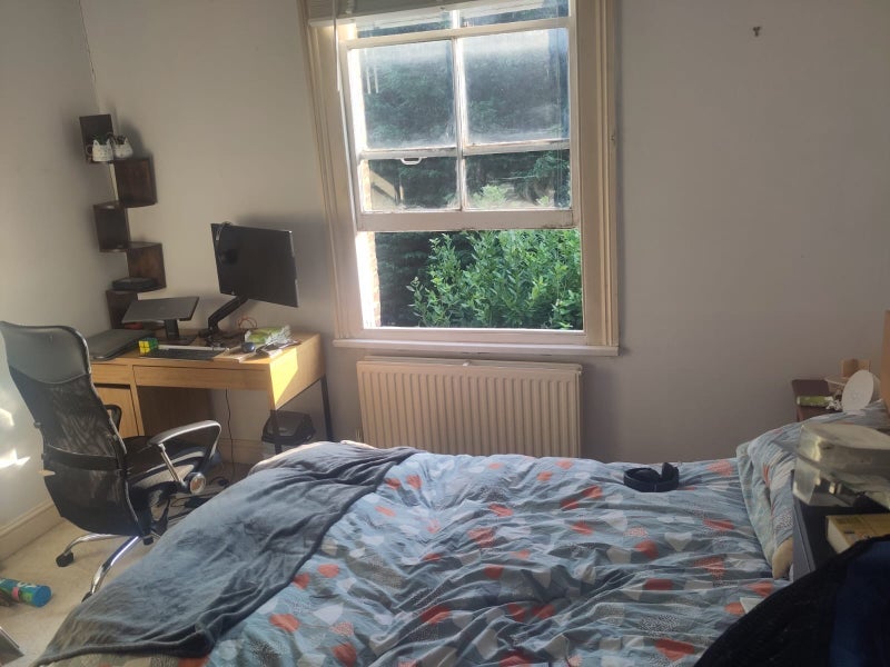 Room Dorset Road in Greater London