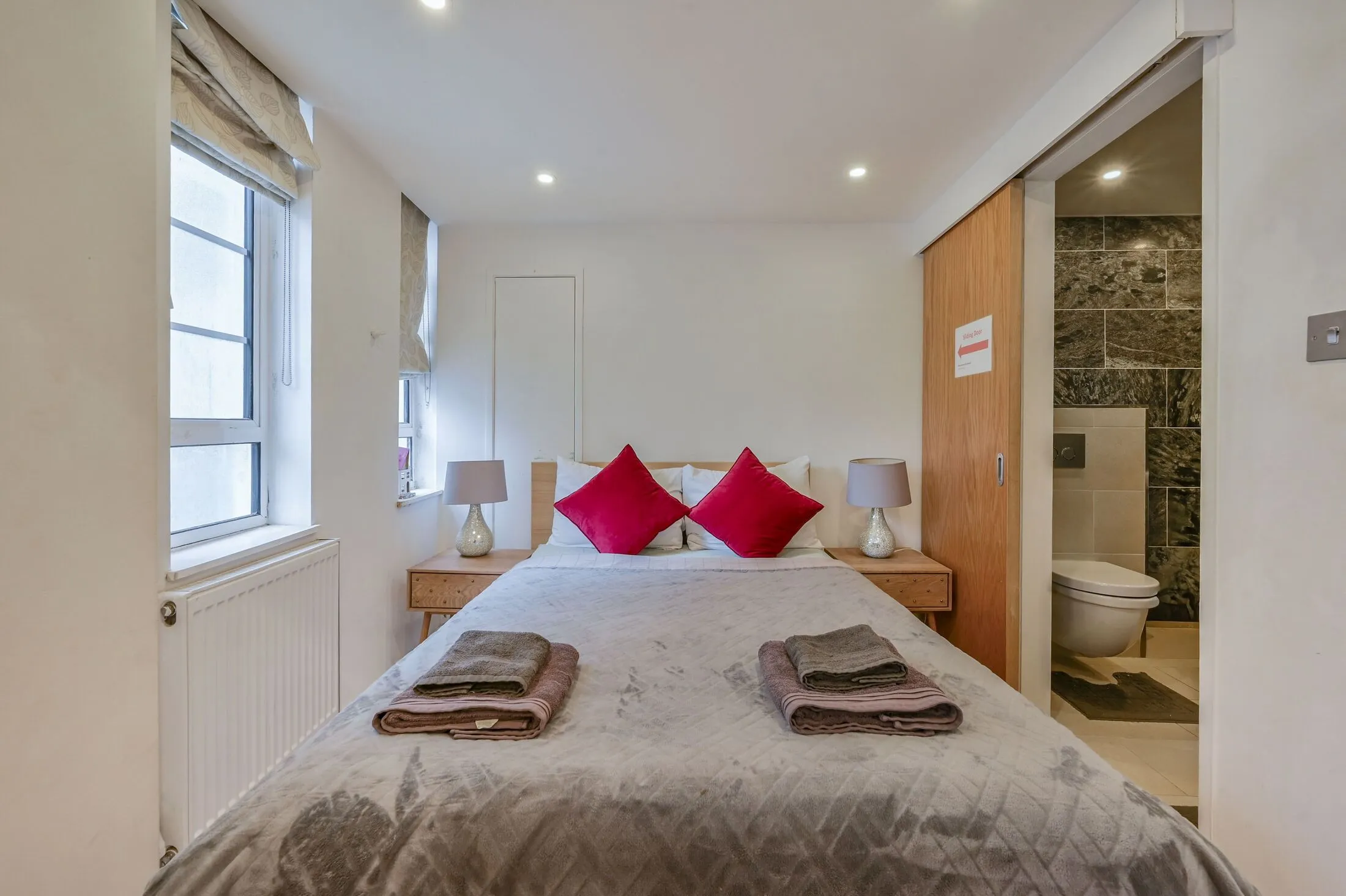 Flat Sloane Avenue in Greater London