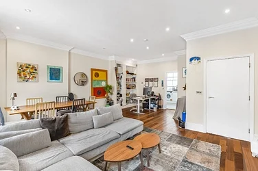 Flat Campden Hill Gardens in Greater London