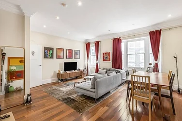 Flat Campden Hill Gardens in Greater London