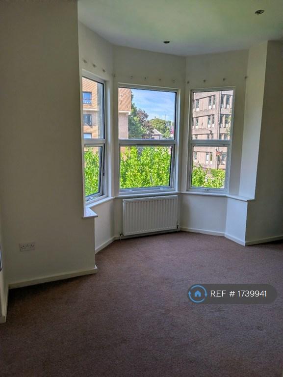 Flat Cowbridge Road East in Cardiff