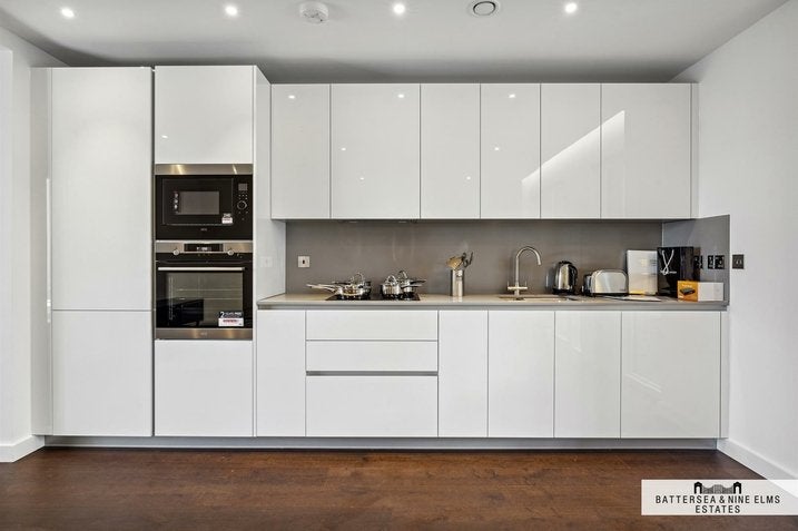 Flat Lanchester Way in Greater London