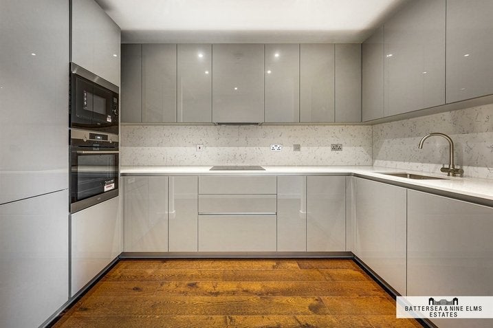Flat Lanchester Way in Greater London